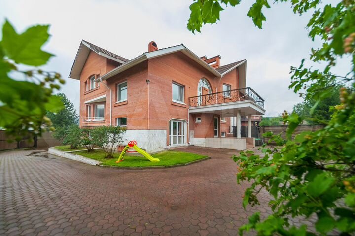 Коттедж 500 м² на участке 30 сот.