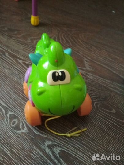 Динозаврик Chicco (русский и английский языки)