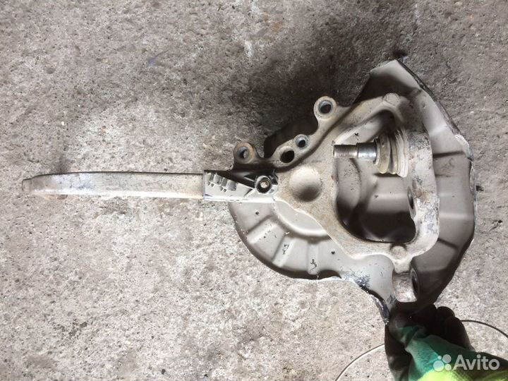 Поворотный кулак правый Mercedes W220