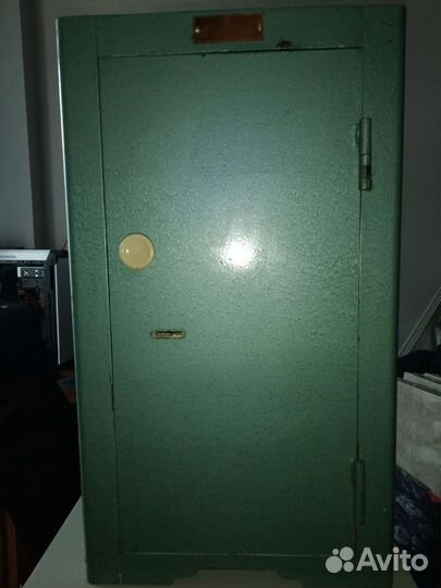 Сейф металлический