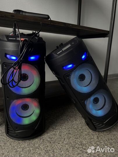 Колонка беспроводная музыкальная с микрофоном