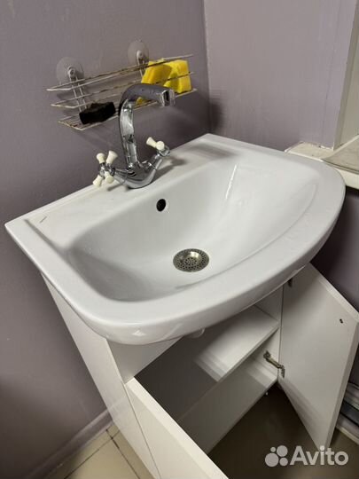 Раковина с тумбой