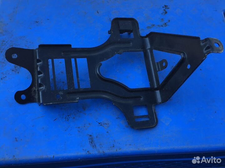 Кронштейн блока управления Audi Q7