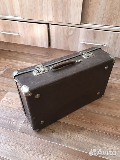 Винтажный чемодан