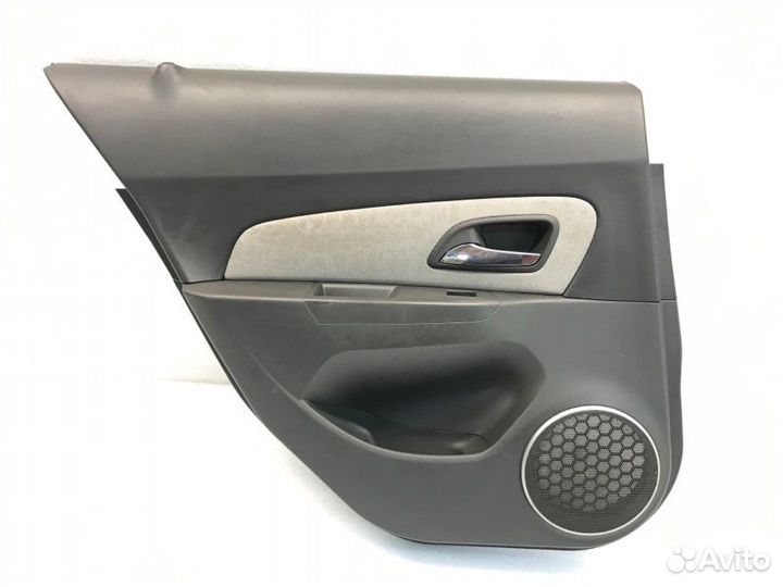 Обшивка двери задняя левая Chevrolet Cruze седан