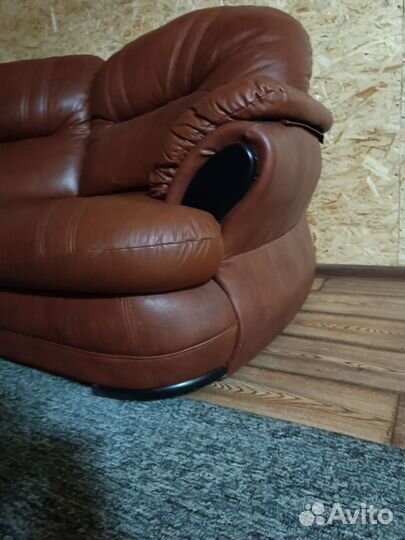 Большой угловой диван кожаный