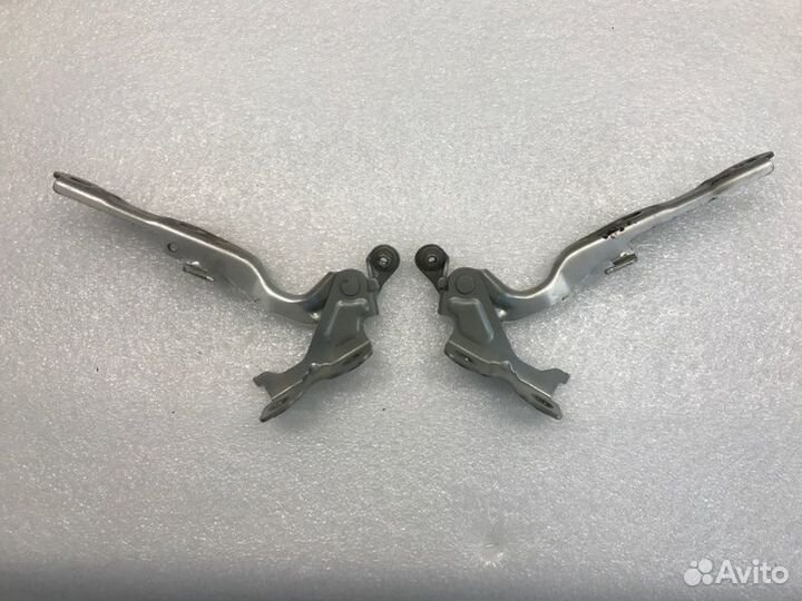 Петля капота Chevrolet Cruze седан 1.8 2010