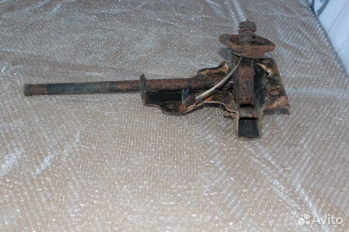 Крепление запаски Cadillac Escalade GMT400 99г