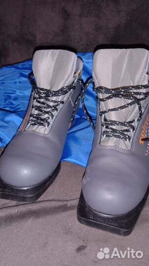 Лыжные ботинки