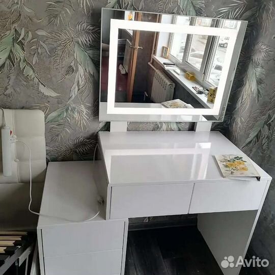 Туалетный столик