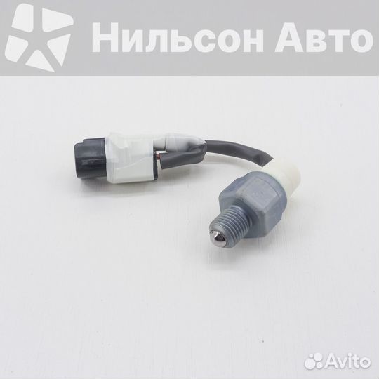 Датчик заднего хода isuzu ELF, оригинал