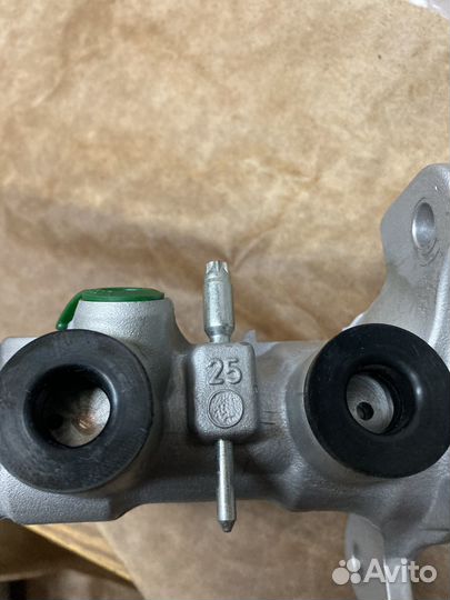 Главный тормозной цилиндр Vag 8v1611021b