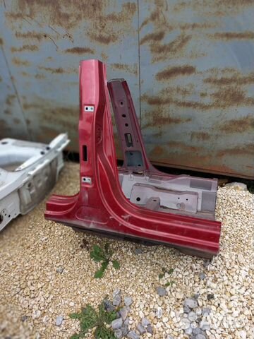 Центральные стойки кузова VW Tiguan 1