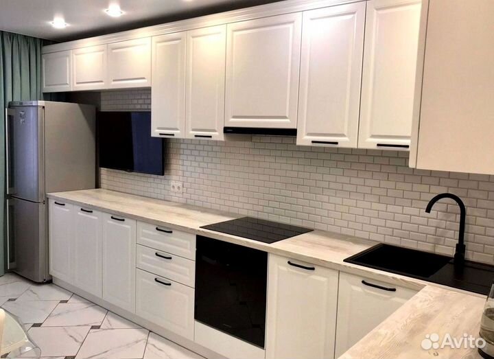 Кухонный гарнитур в современном стиле на заказ