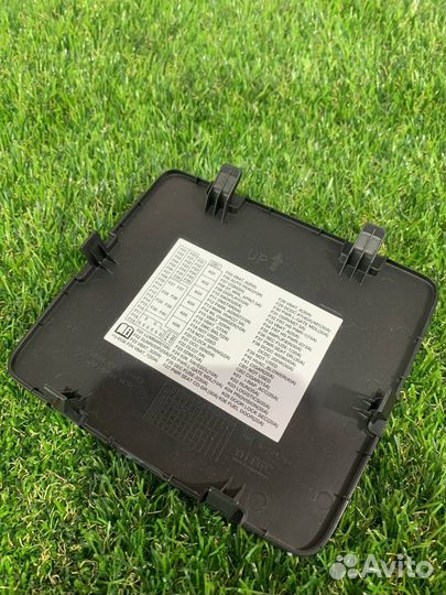 Крышка блока предохранителей Buick Encore GX 2021