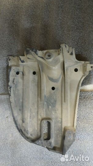 Пыльник заднего бампера Toyota avensis 2 250