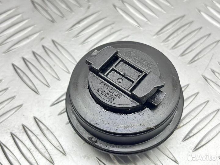 Крышка маслозаливной горловины Audi A6 C6