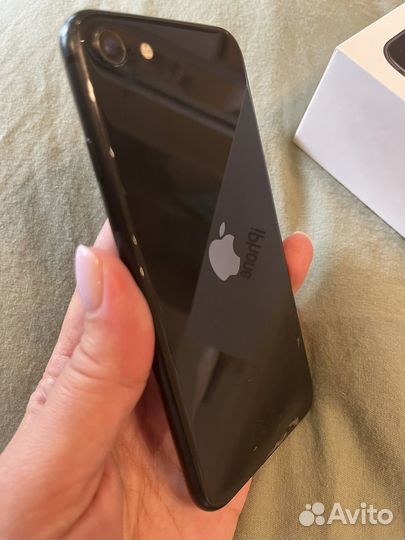 iPhone SE, 64 ГБ