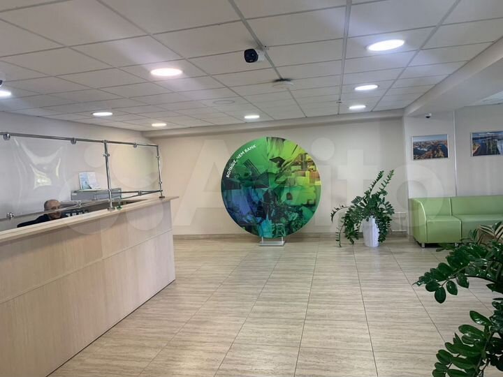 Нежилое здание 10 423,6 м²