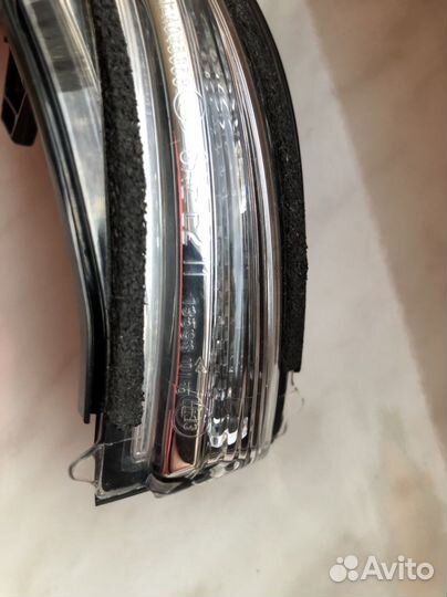 Левый повторитель поворота в зеркало toyota rav 4