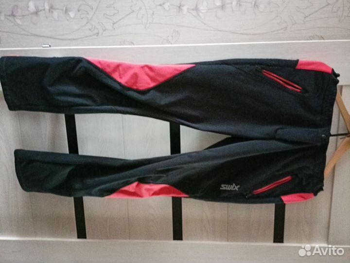 Лыжный разминочный костюм женский swix