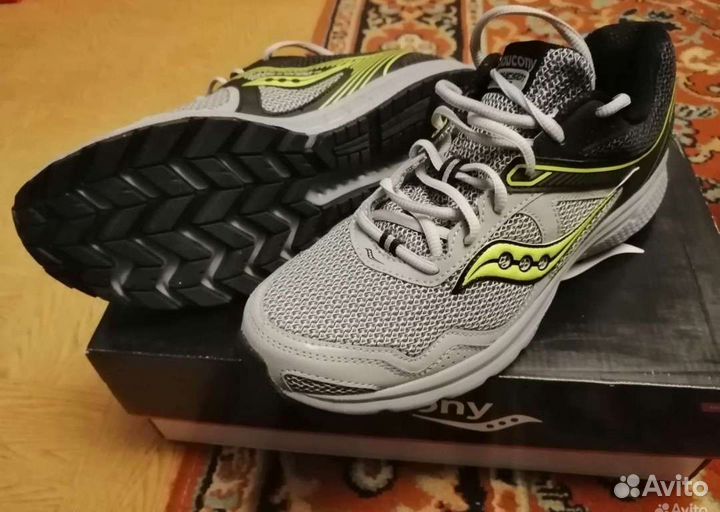 Кроссовки сокони