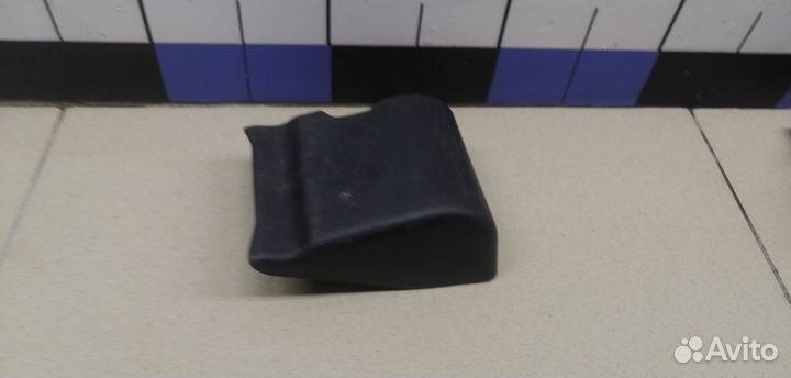 Крышка кронштейна сиденья Land Cruiser (150) -Prad