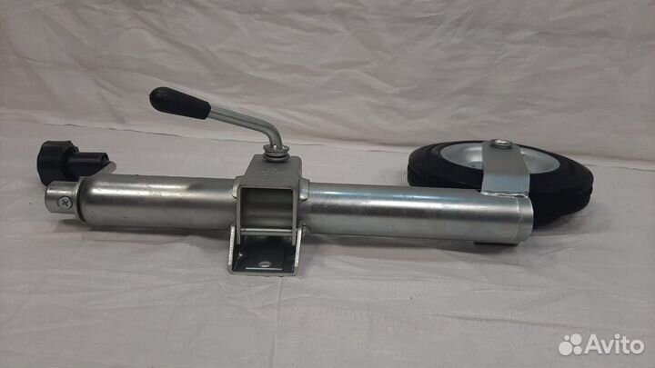 Опорное колесо для прицепа новое(с креплением)