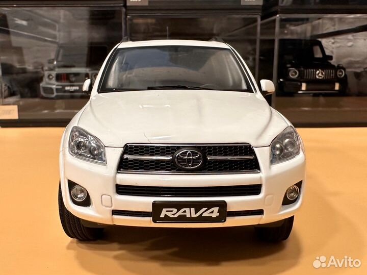 Paudi Models Toyota Rav4 2009 (2220W) 1:18