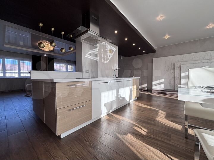 Дом 320 м² на участке 5 сот.