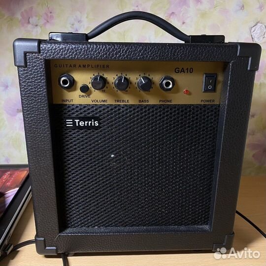 Гитарный комбоусилитель