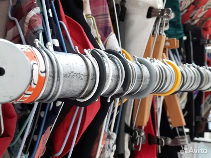 Вешалка напольная на колесиках