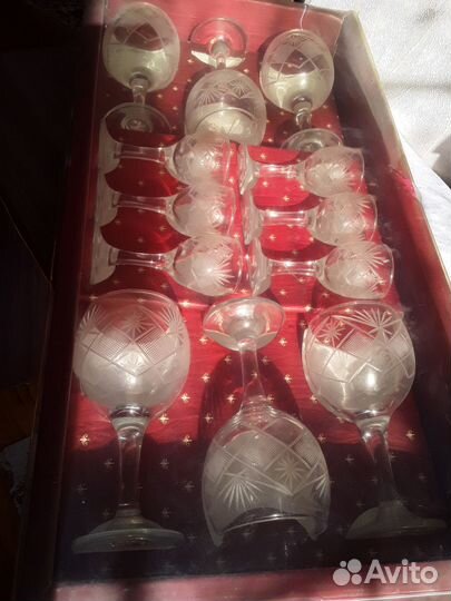 Набор бокалов и рюмок