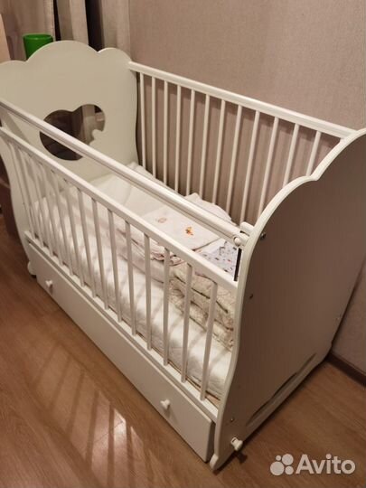 Детская кровать с матрасом и наматрасником