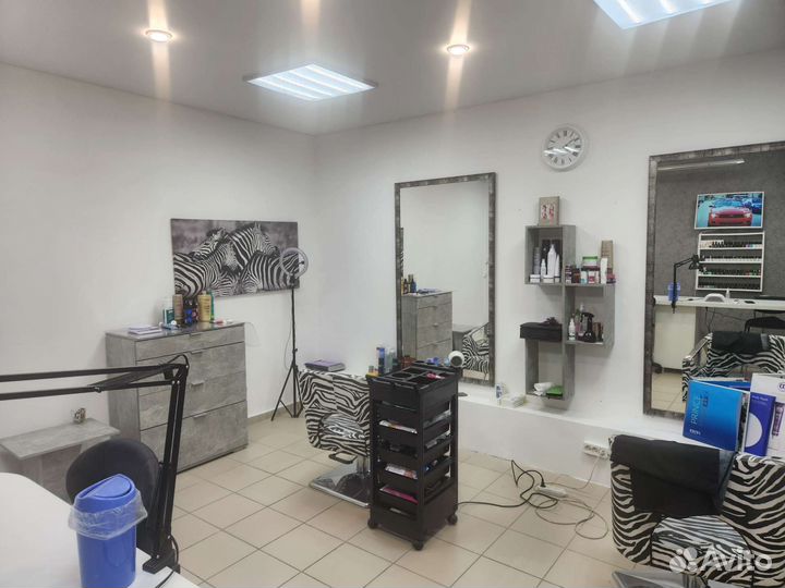 Места для парикмахеров и мастеров маникюра