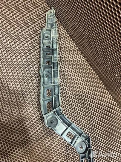 Кронштейн бампера задний левый Volkswagen Passat