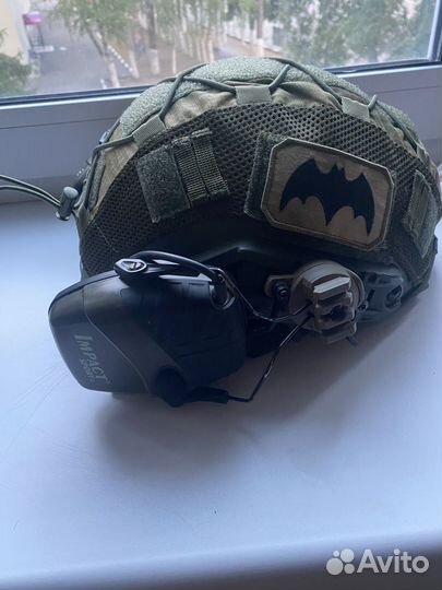 Крепление с активными наушниками