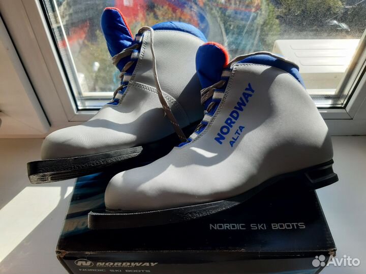 Лыжные ботинки