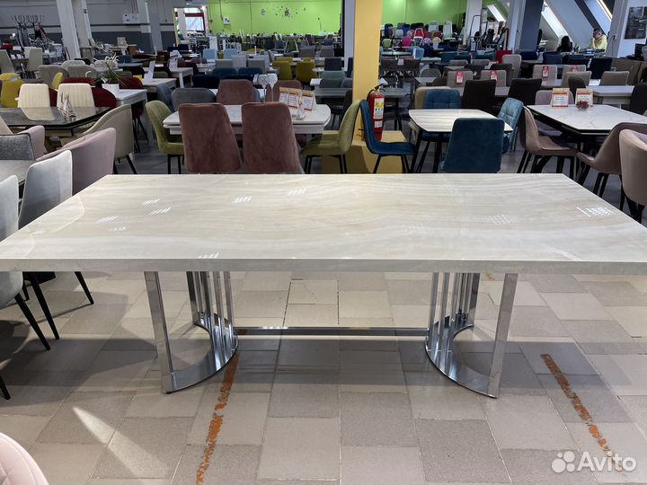 Стол большой из керамогранита