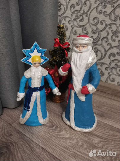 Дед мороз и снегурочка под елку вата