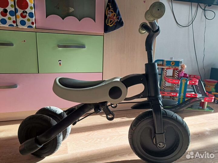 Детский велосипед с ручкой - беговел