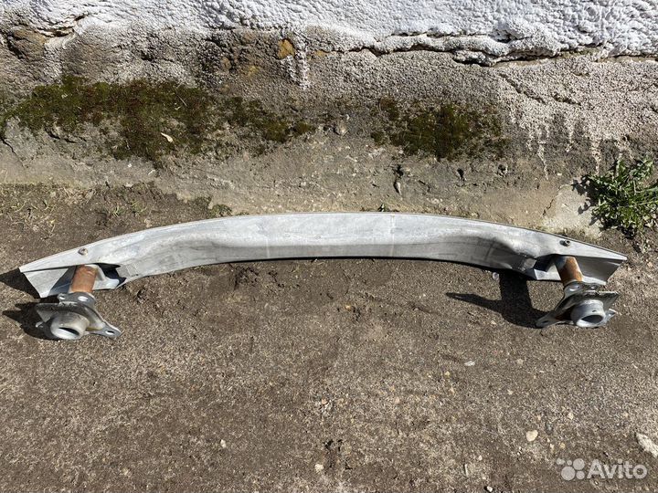 Усилитель переднего бампера Audi TT 8N