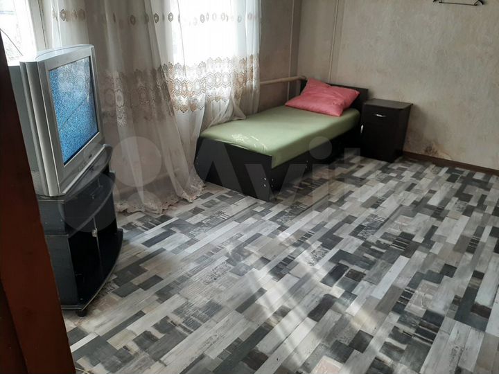 Комната 100 м² в 4-к., 1/1 эт.