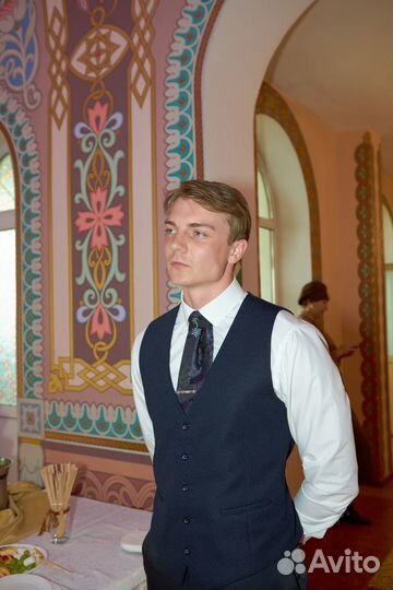 Администратор, товаровед,заместитель директора,ди