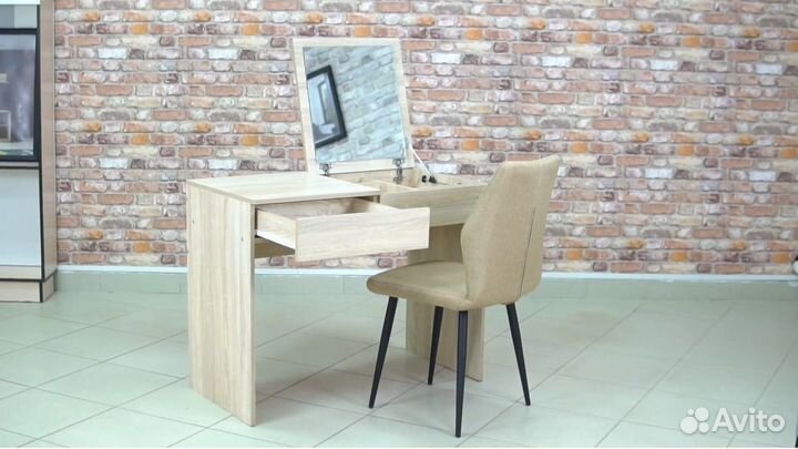 Косметический столик с зеркалом бу