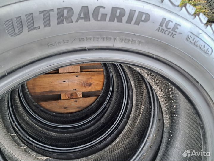 Goodyear UltraGrip Ice Arctic SUV 235/55 R19 106T