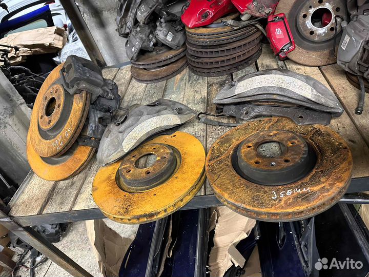 Комплект тормозов(диски и суппорта) Audi Q5 2019