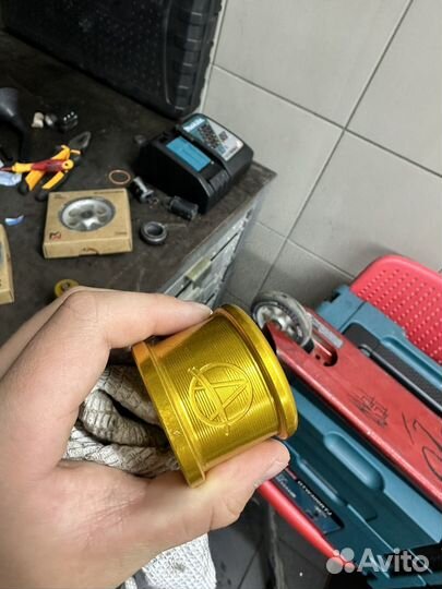 Зажим для трюкового самоката