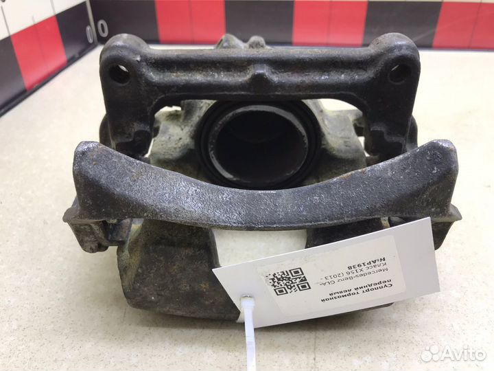 Суппорт передний левый Месредес GLA 156