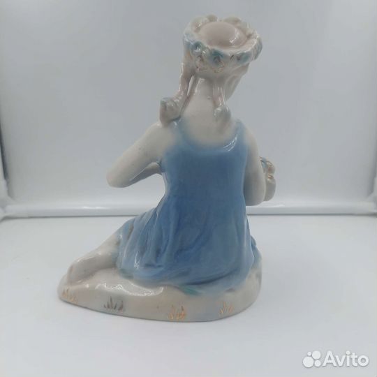 Фарфоровые статуэтка 